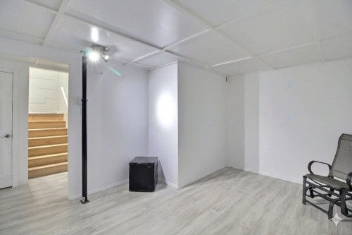 Salle familiale - 441 4E Avenue, Malartic, QC - Indoor Photo Showing Other Room