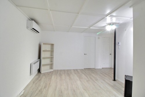 Salle familiale - 441 4E Avenue, Malartic, QC - Indoor Photo Showing Other Room
