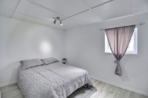 Chambre à coucher - 441 4E Avenue, Malartic, QC - Indoor Photo Showing Bedroom