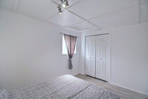 Chambre à coucher - 441 4E Avenue, Malartic, QC - Indoor Photo Showing Bedroom