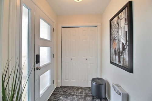 Hall d'entrée/Vestibule - 441 4E Avenue, Malartic, QC - Indoor Photo Showing Other Room