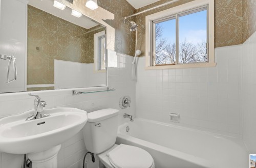 Bathroom - 5148 Av. Coolbrook, Montréal (Côte-Des-Neiges/Notre-Dame-De-Grâce), QC - Indoor Photo Showing Bathroom