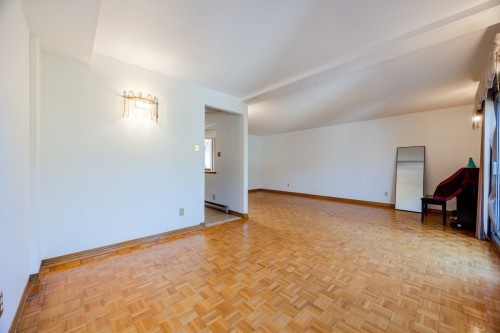 Salon - 5698 Rue Hector-Desloges, Montréal (Rosemont/La Petite-Patrie), QC - Indoor Photo Showing Other Room