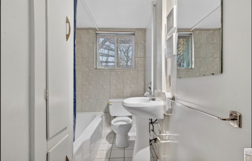 Bathroom - 5150A Av. Coolbrook, Montréal (Côte-Des-Neiges/Notre-Dame-De-Grâce), QC - Indoor Photo Showing Bathroom