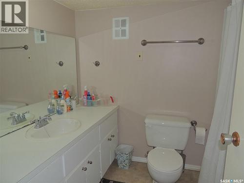 421 Maple Bay, Estevan, SK - Indoor Photo Showing Bathroom