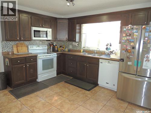 421 Maple Bay, Estevan, SK - Indoor Photo Showing Kitchen With Double Sink