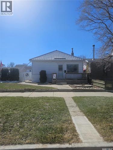 237 Duffield STREET W  Moose Jaw, SK S6H 5H2