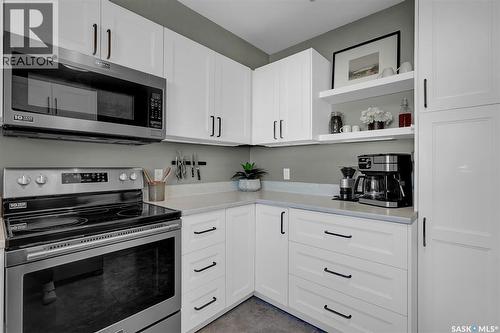 2050 Jubilee Avenue, Regina, SK - Indoor Photo Showing Kitchen