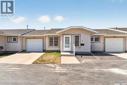 5 212 Mulberry LANE Moose Jaw, SK S6J 1N4