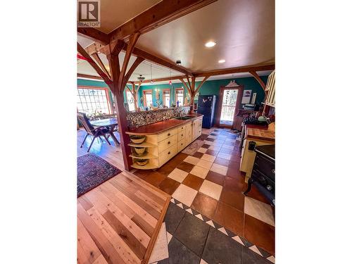 395 Boven Road, Nelson, BC - Indoor