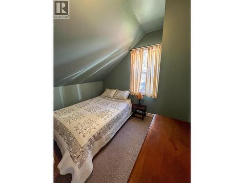 395 Boven Road, Nelson, BC - Indoor Photo Showing Bedroom
