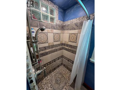 395 Boven Road, Nelson, BC - Indoor Photo Showing Bathroom