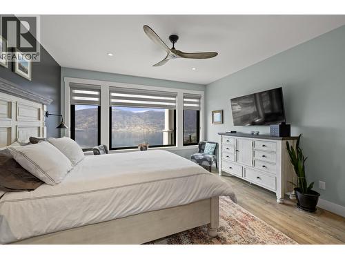 3663 Mckinley Beach Drive, Kelowna, BC - Indoor Photo Showing Bedroom