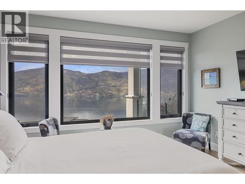 3663 Mckinley Beach Drive, Kelowna, BC - Indoor Photo Showing Bedroom