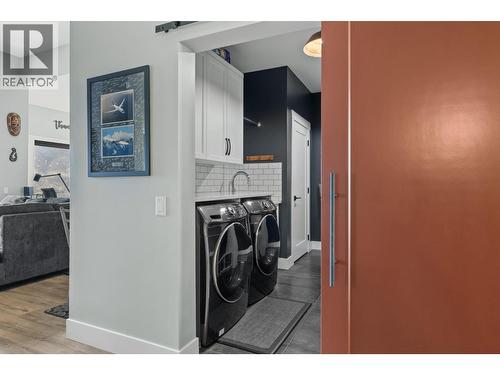 3663 Mckinley Beach Drive, Kelowna, BC - Indoor Photo Showing Laundry Room