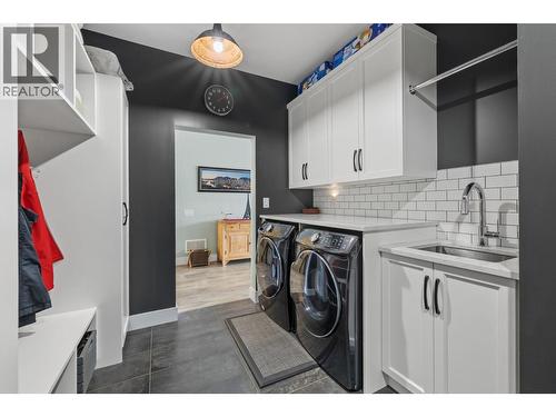 3663 Mckinley Beach Drive, Kelowna, BC - Indoor Photo Showing Laundry Room