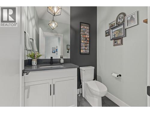 3663 Mckinley Beach Drive, Kelowna, BC - Indoor Photo Showing Bathroom