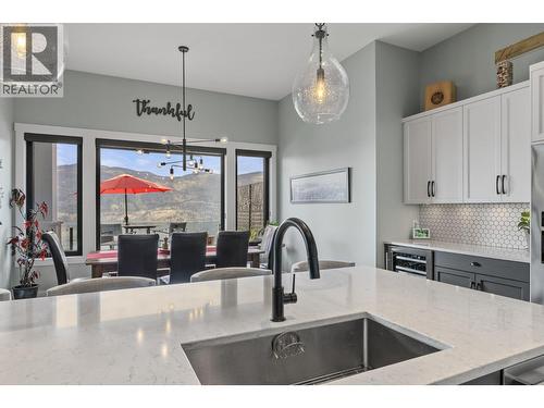3663 Mckinley Beach Drive, Kelowna, BC - Indoor Photo Showing Kitchen With Upgraded Kitchen