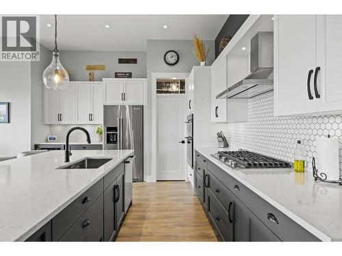 3663 Mckinley Beach Drive, Kelowna, BC - Indoor Photo Showing Kitchen With Upgraded Kitchen