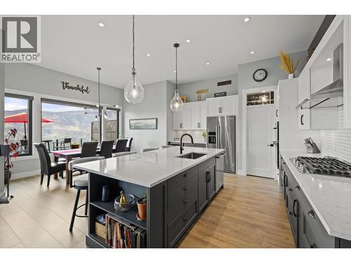 3663 Mckinley Beach Drive, Kelowna, BC - Indoor Photo Showing Kitchen With Upgraded Kitchen