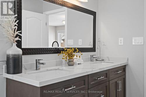 1321 Inglehart Drive, Burlington, ON - Indoor Photo Showing Bathroom