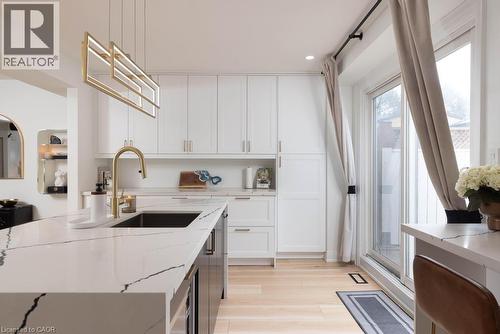 1422 Ghent Avenue, Burlington, ON - Indoor Photo Showing Kitchen