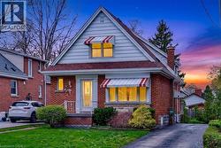 95 EMPRESS Avenue  Hamilton, ON L9A 1M5