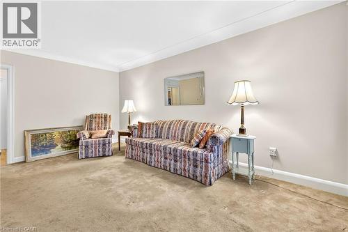 95 Empress Avenue, Hamilton, ON - Indoor Photo Showing Living Room