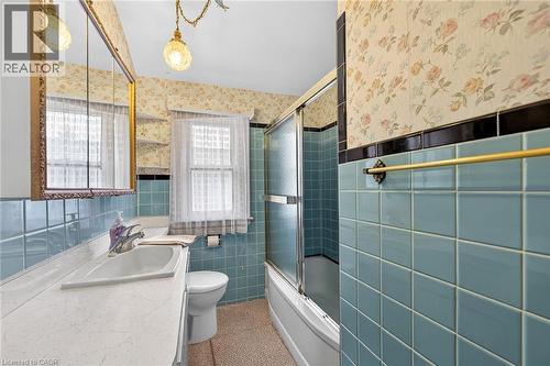 95 Empress Avenue, Hamilton, ON - Indoor Photo Showing Bathroom