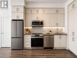 PH08 - 95 ONEIDA CRESCENT Richmond Hill, ON L4B 0H6