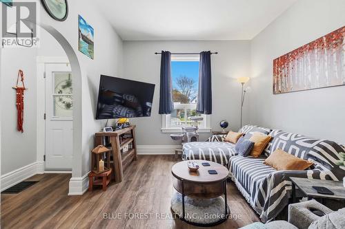 47 Devonshire Place, St. Thomas, ON - Indoor Photo Showing Living Room
