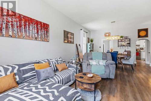 47 Devonshire Place, St. Thomas, ON - Indoor Photo Showing Living Room
