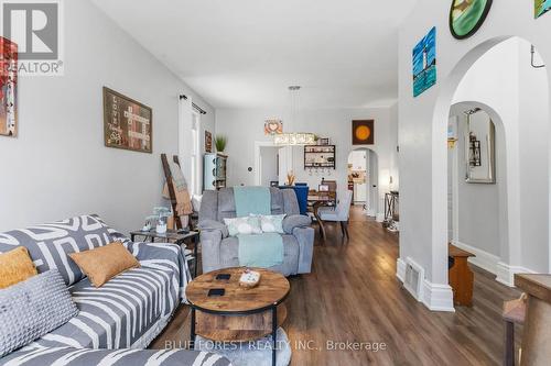 47 Devonshire Place, St. Thomas, ON - Indoor Photo Showing Living Room