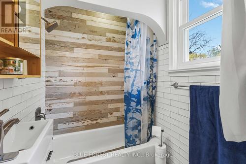 47 Devonshire Place, St. Thomas, ON - Indoor Photo Showing Bathroom