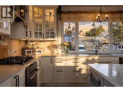 137 Eagle Point, Osoyoos, BC - Indoor Photo Showing Kitchen