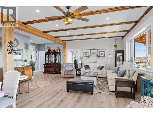 137 Eagle Point, Osoyoos, BC - Indoor Photo Showing Living Room