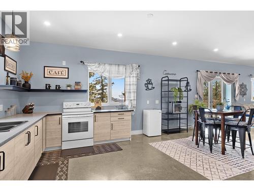 137 Eagle Point, Osoyoos, BC - Indoor Photo Showing Kitchen