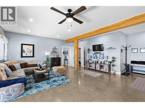 137 Eagle Point, Osoyoos, BC - Indoor Photo Showing Living Room