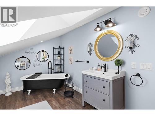 137 Eagle Point, Osoyoos, BC - Indoor Photo Showing Bathroom