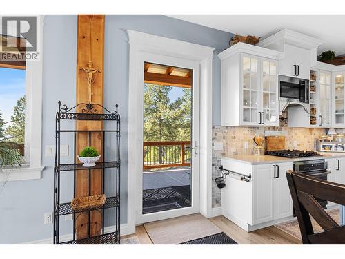 137 Eagle Point, Osoyoos, BC - Indoor Photo Showing Kitchen