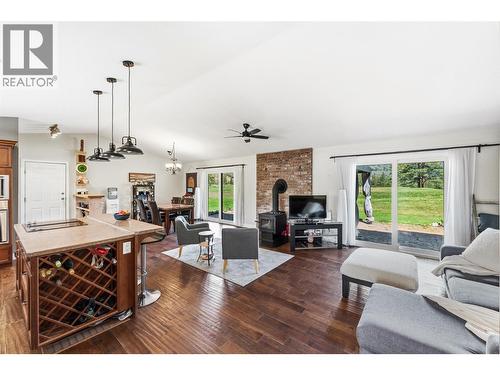 178 Range Road, Kaleden, BC - Indoor Photo Showing Living Room