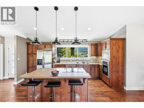 178 Range Road, Kaleden, BC - Indoor Photo Showing Kitchen With Double Sink