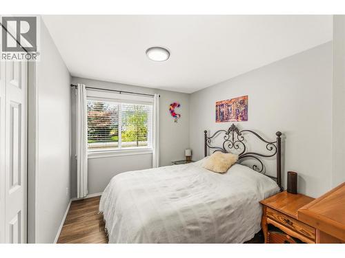 178 Range Road, Kaleden, BC - Indoor Photo Showing Bedroom