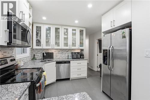 107 Deschene Avenue, Hamilton, ON - Indoor Photo Showing Kitchen With Upgraded Kitchen