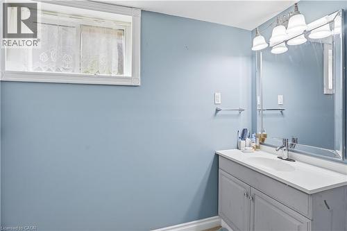 107 Deschene Avenue, Hamilton, ON - Indoor Photo Showing Bathroom