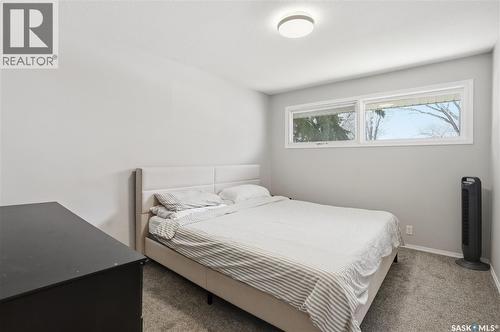 709 Inver Crescent E, Regina, SK - Indoor Photo Showing Bedroom