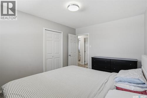 709 Inver Crescent E, Regina, SK - Indoor Photo Showing Bedroom