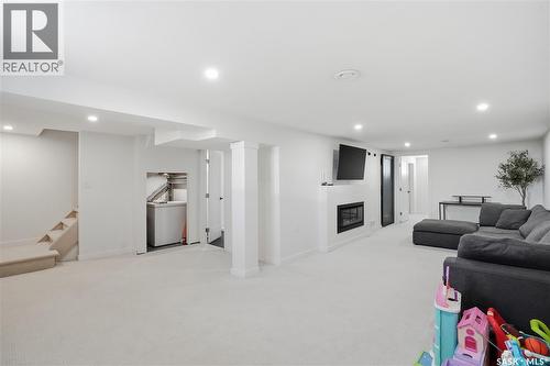 709 Inver Crescent E, Regina, SK - Indoor With Fireplace