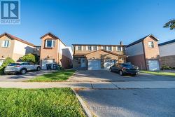 613 GALLOWAY CRESCENT Mississauga, ON L5C 3R7