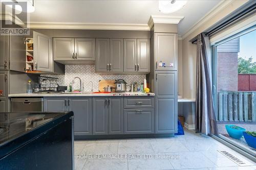 613 Galloway Crescent, Mississauga, ON - Indoor Photo Showing Kitchen